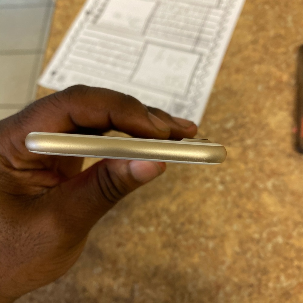 iPhone 7 - Picture 3 of 8